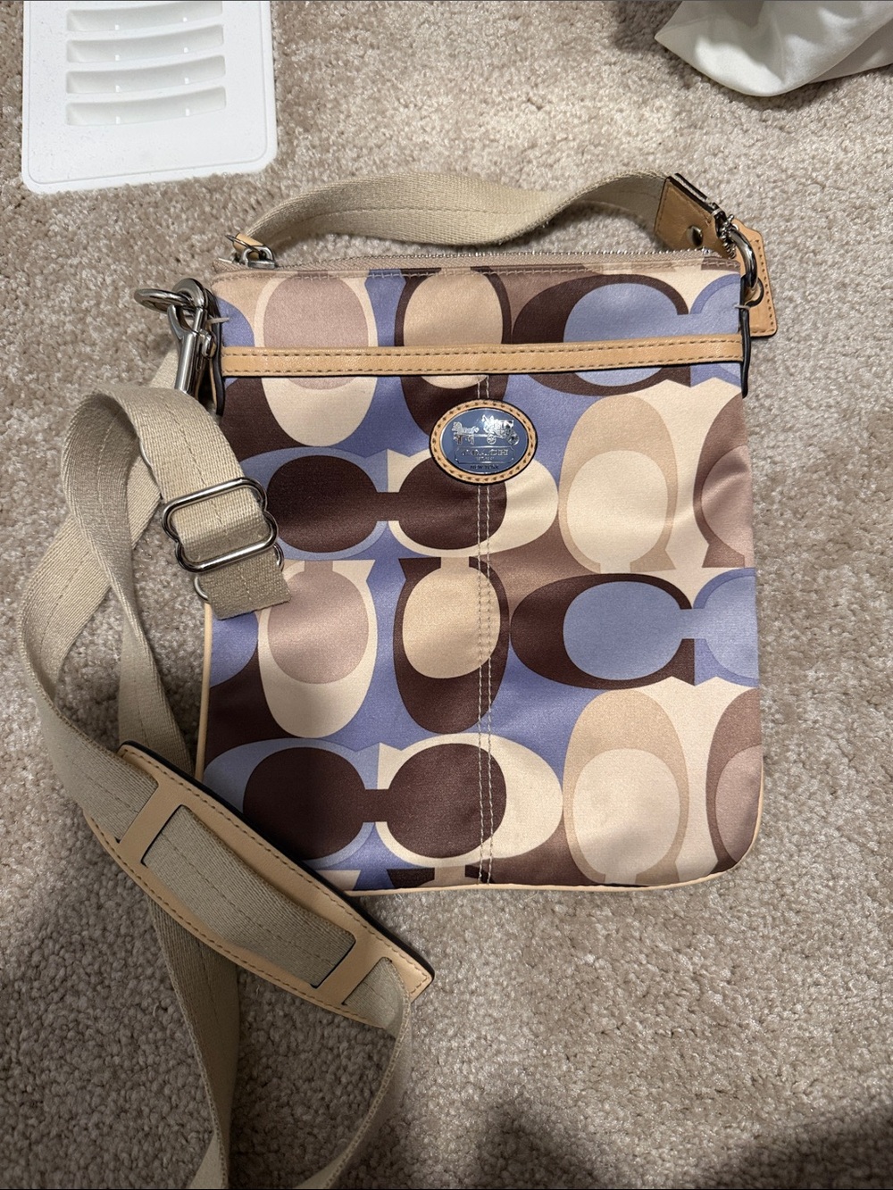 Coach Leah Op Art Crossbody Swingpack.